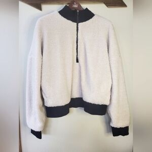 Fabletics Dream Fleece 1/4 zip Pullover. Cream and Black. Womens Size XL